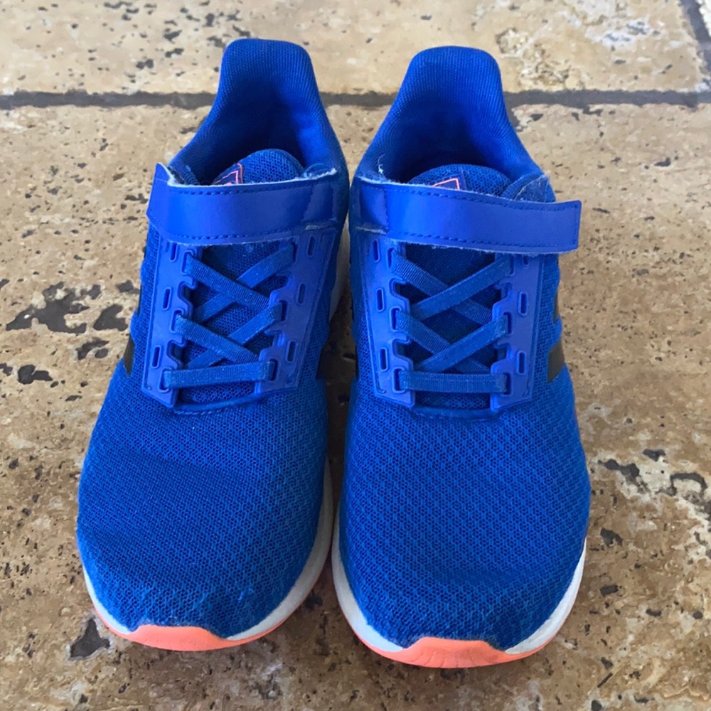 Adidas cloud foam sneakers